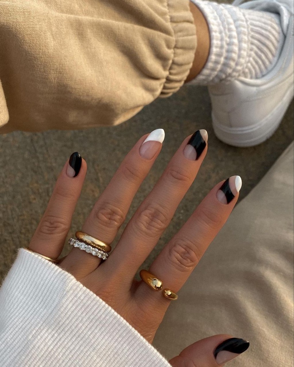 Picture of: black and white abstract nails ☁️🖤☁️  Minimal nails, Funky